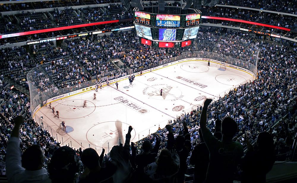 IMAGE: http://i441.photobucket.com/albums/qq135/cade_d/Hockey/hattrick2.jpg