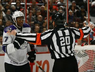 Wayne Simmonds #17 of the Los Angeles Kings argues with referee Tim Peel (20) after his goal was waved off during a game against the Ottawa Senators at Scotiabank Place on November 22, 2010 in Ottawa, Ontario, Canada. (Photo by Phillip MacCallum/Getty Images)