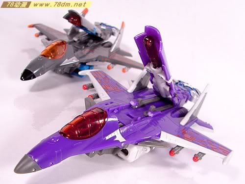 变形金刚塞博特恩传奇系列玩具 Skywarp 闹翻天