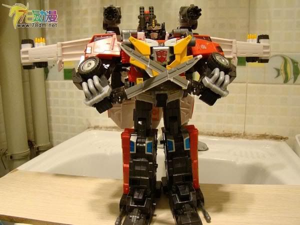 变形金刚塞博特恩传奇系列玩具 翼剑 wing saber