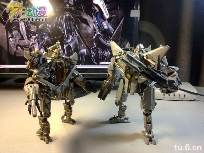 变形金刚真人版电影玩具 Voyager 航海家级 Starscream 金属涂装红蜘蛛