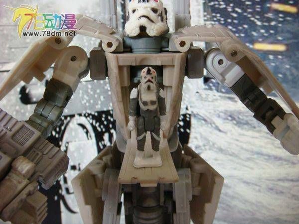变形金刚五花八门的玩具 星球大战变形金刚 驾驶员AT-AT