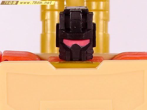 变形金刚Universe系列玩具 Mega-Octane 袭击
