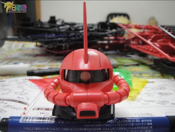 PG系列高达模型 Zaku II (Char's)  夏亚专用扎古II