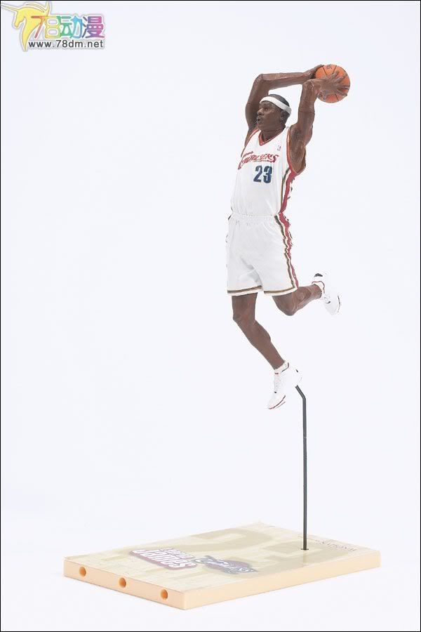 麦克法兰系列玩具 NBA篮球系列 NATIONAL 2004: LEBRON JAMES 勒布朗-詹姆斯