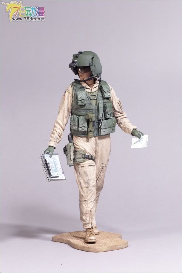 麦克法兰系列玩具 兵人系列 麦克法兰兵人 第三代 ARMY HELICOPTER CREW CHIEF 直升机部队地勤组长