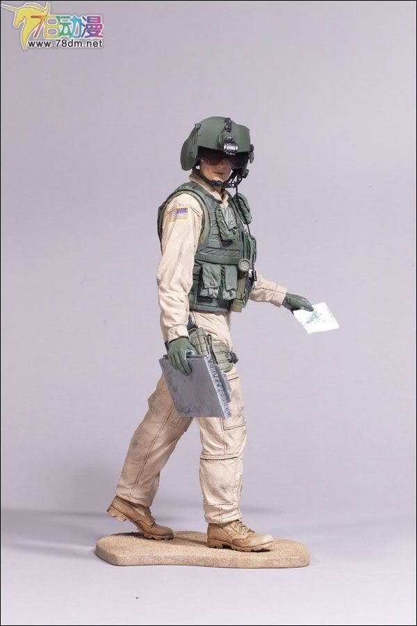 麦克法兰系列玩具 兵人系列 麦克法兰兵人 第三代 ARMY HELICOPTER CREW CHIEF 直升机部队地勤组长