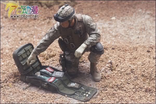 麦克法兰系列玩具 兵人系列 麦克法兰兵人 第4代 NAVY FIELD MEDIC 海军战地军医