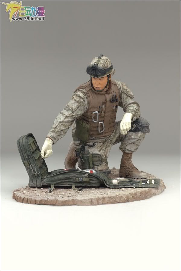 麦克法兰系列玩具 兵人系列 麦克法兰兵人 第4代 NAVY FIELD MEDIC 海军战地军医