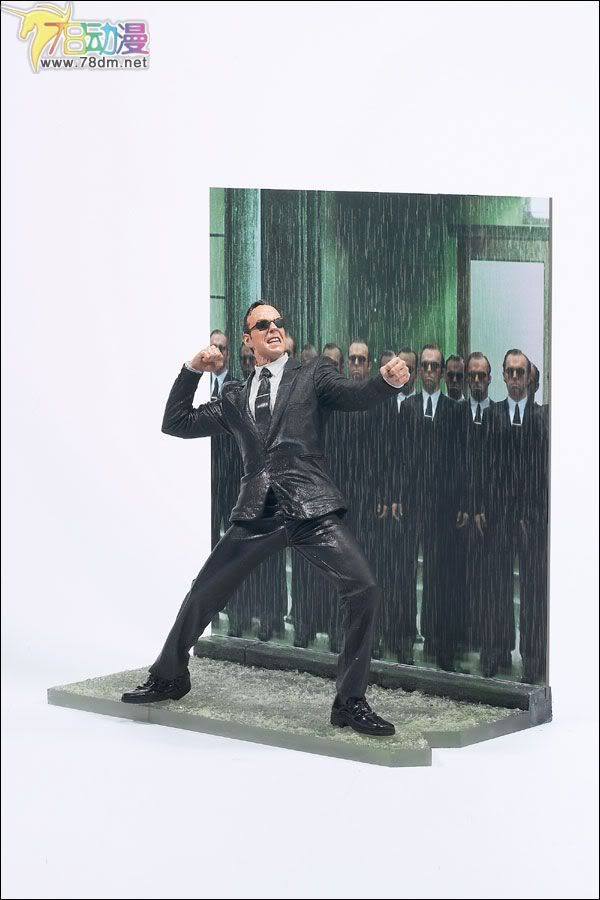 麦克法兰系列玩具 电影系列 黑客帝国第2代 AGENT SMITH 雨中决斗干探史密斯