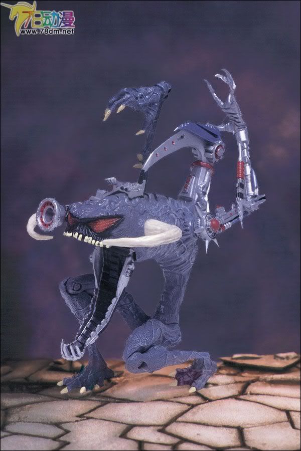 麦克法兰系列玩具 再生侠系列 第四代 Violator2cyber（三角魔）