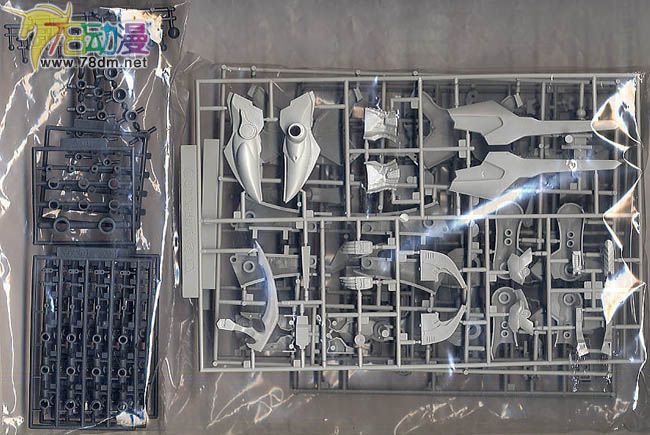 WAVE拼装模型 FSS 五星物语 黄金骑士VER.3