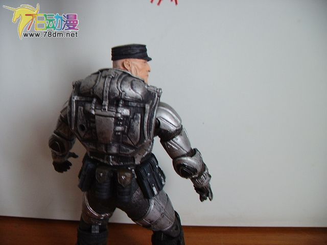 NECA玩具 战争机器2 7寸 Colonel Victor Hoffman